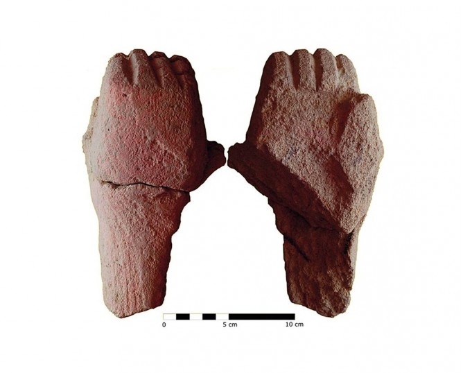 Fragment of a hand. Burial mound 50. Cemetery of Tútugi